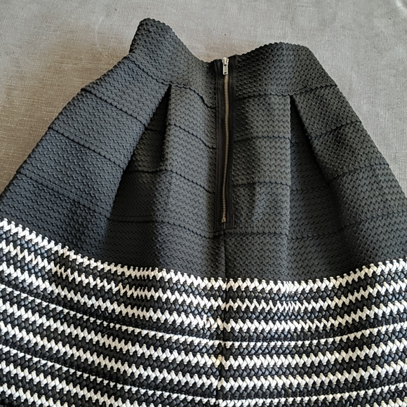 Black and white poof skirt - Picture 4 of 4